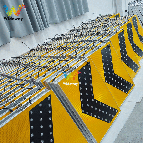 600 X 800 Mm Arrow Solar Traffic Signs2
