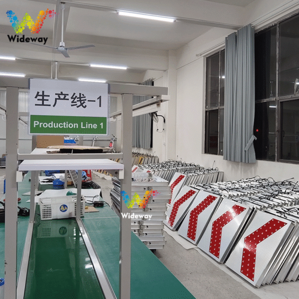 600 X 800 Mm Arrow Solar Traffic Signs3