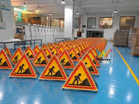700mm Solar Triangle Warning Sign 8