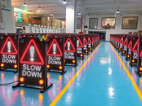 Solar Slow Down Sign 1600×1100mm 8